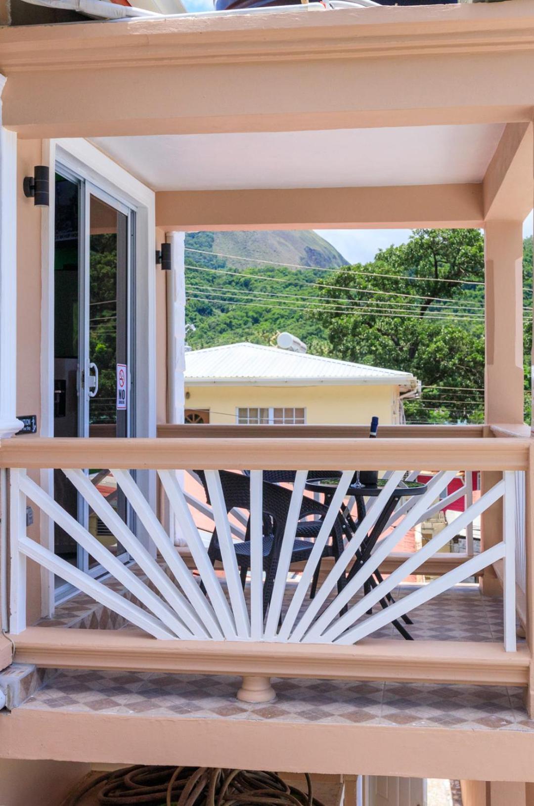 Maggie'S Inn Soufrière Eksteriør bilde