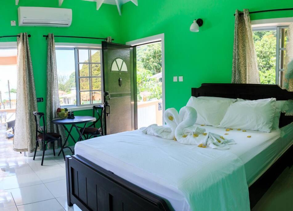 Maggie'S Inn Soufrière Eksteriør bilde